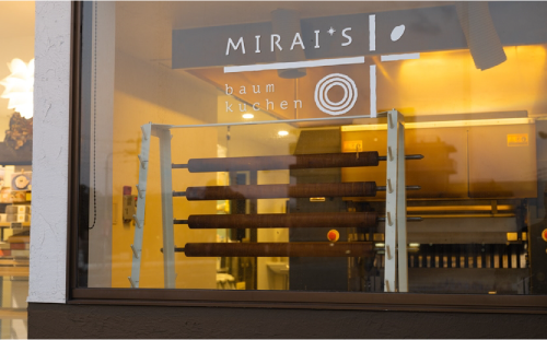 工房ガラス越し